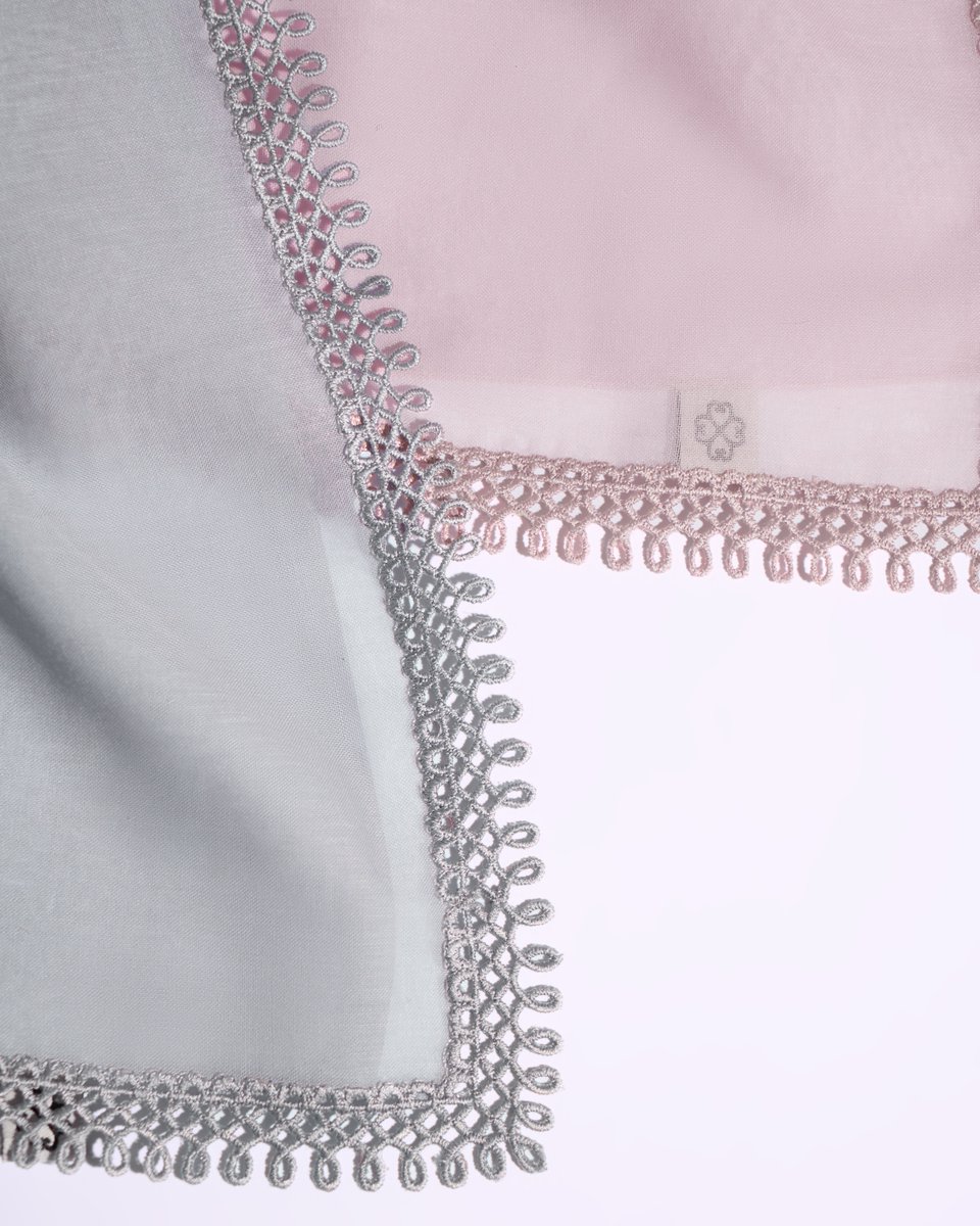 Yang nungguin hijab bordir tepi napocut, angkat tangan! 🙋🏻‍♀️ Good news: new product is here! Motif geometrisnya classy &amp; effortless, perfect buat bukber, silaturahmi, sampai Hari Raya nanti 🌙💫
🛒 napocut.com/products/84889…