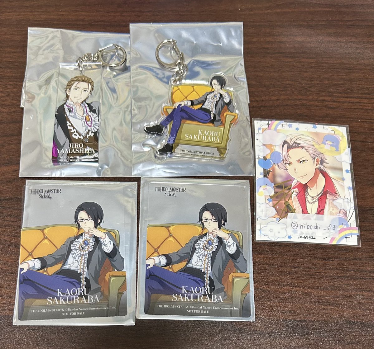 niboshi_373's tweet photo. 【交換】アイドルマスターsideM 大丸　アクキー　クリアカード

譲:次郎(アップ)、薫(全���)
　クリアカード薫×2

求:同種 漣

郵送交換のみ
検索からも気軽にお声がけください https://t.co/Su9XR5JrNW