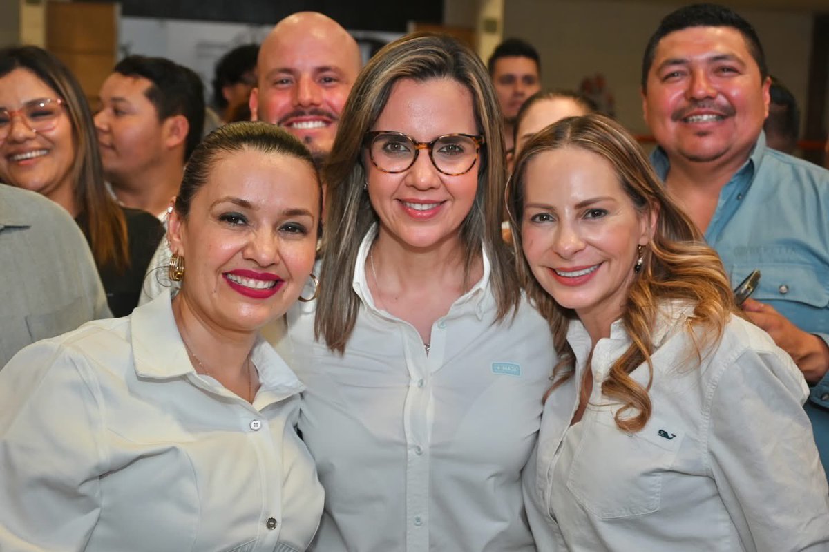 ¡Buenas noches! 🌙 
Les comparto que hoy presente mi
#Segundolnforme de resultados, agradezco la confianza y su cariño, cada abrazo y cada palabra me recuerdan por qué vale la pena seguir trabajando, muchísimas gracias por acompañarme 🫶🏻

Gracias a mi amigo Diego Rodríguez por