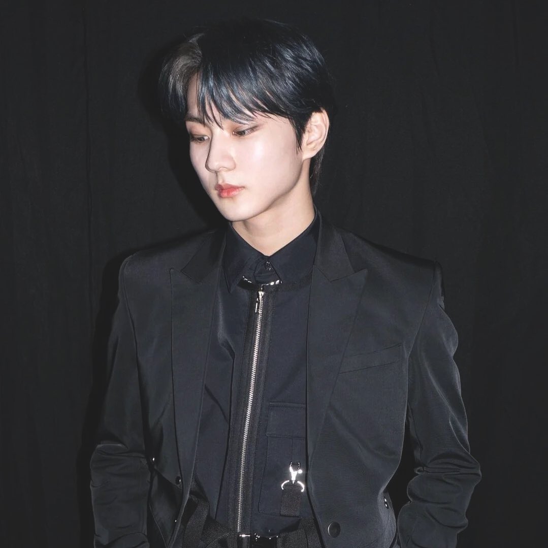 Genius_kor's tweet photo. #GeniusCharts | #JUNGWON of @ENHYPEN debuts on the Genius Korea charts for the first time with a solo credit! 

His new self-composed song “Dear Me” debuts at #2 on the daily K-Ballad chart! 

https://t.co/2ekT6JOBeL https://t.co/gklCRoQlgJ