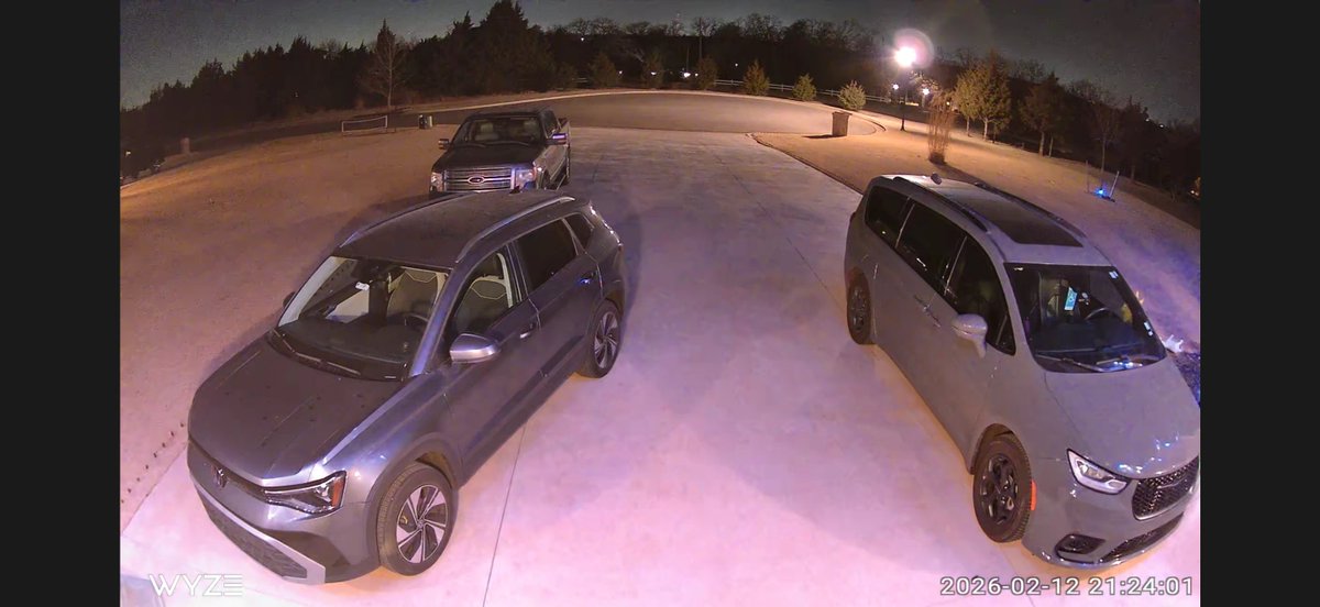 JlynnOKC's tweet photo. @WyzeCam @zollotech I’m all in on Wyze. They make great stuff. Their new Wyze solar pan cam (pictured here) and their duo doorbell are unbelievably good.  Hope those catch a porch pirate last year, clear awesome video. https://t.co/1YN417JdKA