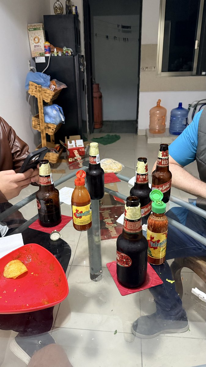 Edson_Aaron's tweet photo. 32 años, empezando hacer de mis cosas en mi propia casa, echándome una chelas con unos amigos en unos jueves, la vida es buena https://t.co/5ah98VvjKU
