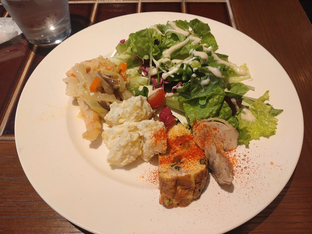 SixWxEX0EO97jRx's tweet photo. 名古屋着いて息子と合流😊
栄でランチ😋
#BROS1991
#栄 中日ビル
#LABODEGA
#ちいましゃ https://t.co/hWnnSmPrqY