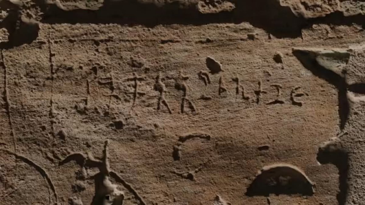 WeDravidians's tweet photo. Hello Brahminists..
Are you listening? 

//Researchers have identified about 2,000-year-old Tamil-Brahmi inscriptions inside royal tombs in Egypt's Valley of the Kings, offering new evidence of ancient links between Tamil traders and Egypt. Among the most notable findings is the repeated name 'Cikai Korran' (implying prominent leader), appearing eight times.//

#DTNext #Chennai #Script #TamilBrahmi #Brahmi #Egypt #Trade #Archaelogy #History
