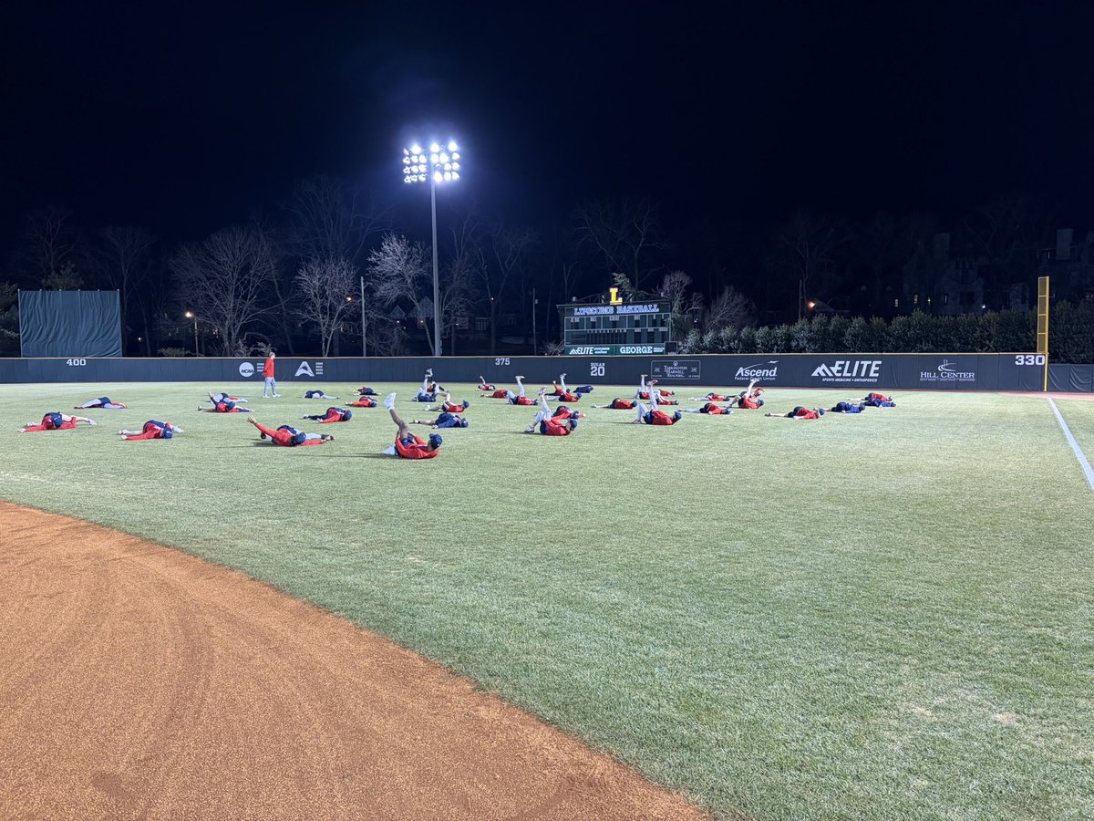 Under the lights 🌃

#FlyBoys // #GoFlyers