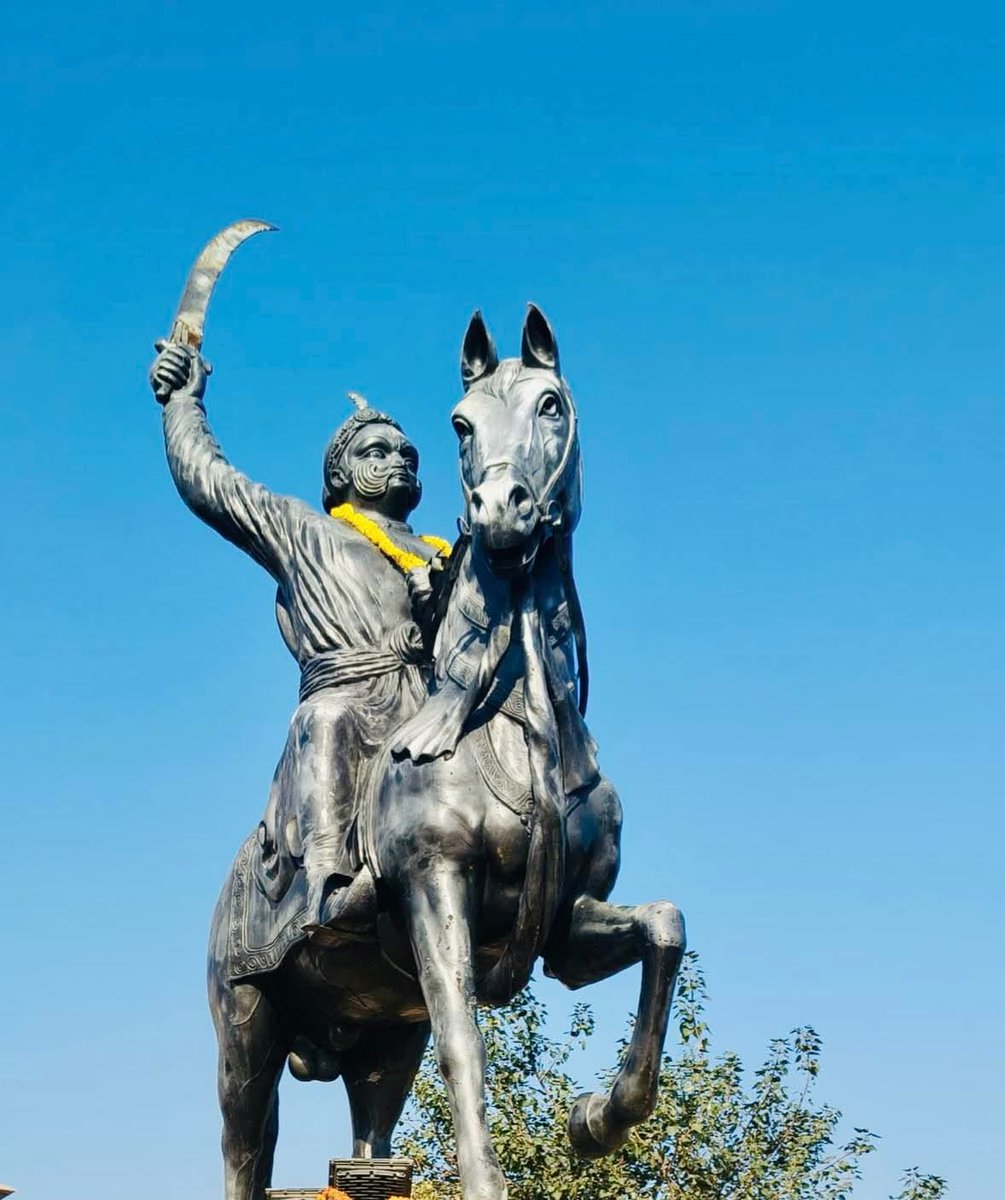 भारतवर्ष के अजेय महायोद्धा, भरतपुर संस्थापक महाराजा बृजेंद्र सवाई सूरजमल जी की 319 वीं जन्मजयंती पर उन्हें मेरा कोटि कोटि नमन एवं भावपूर्ण श्रद्धांजलि।
#Maharaja_Surajmal
