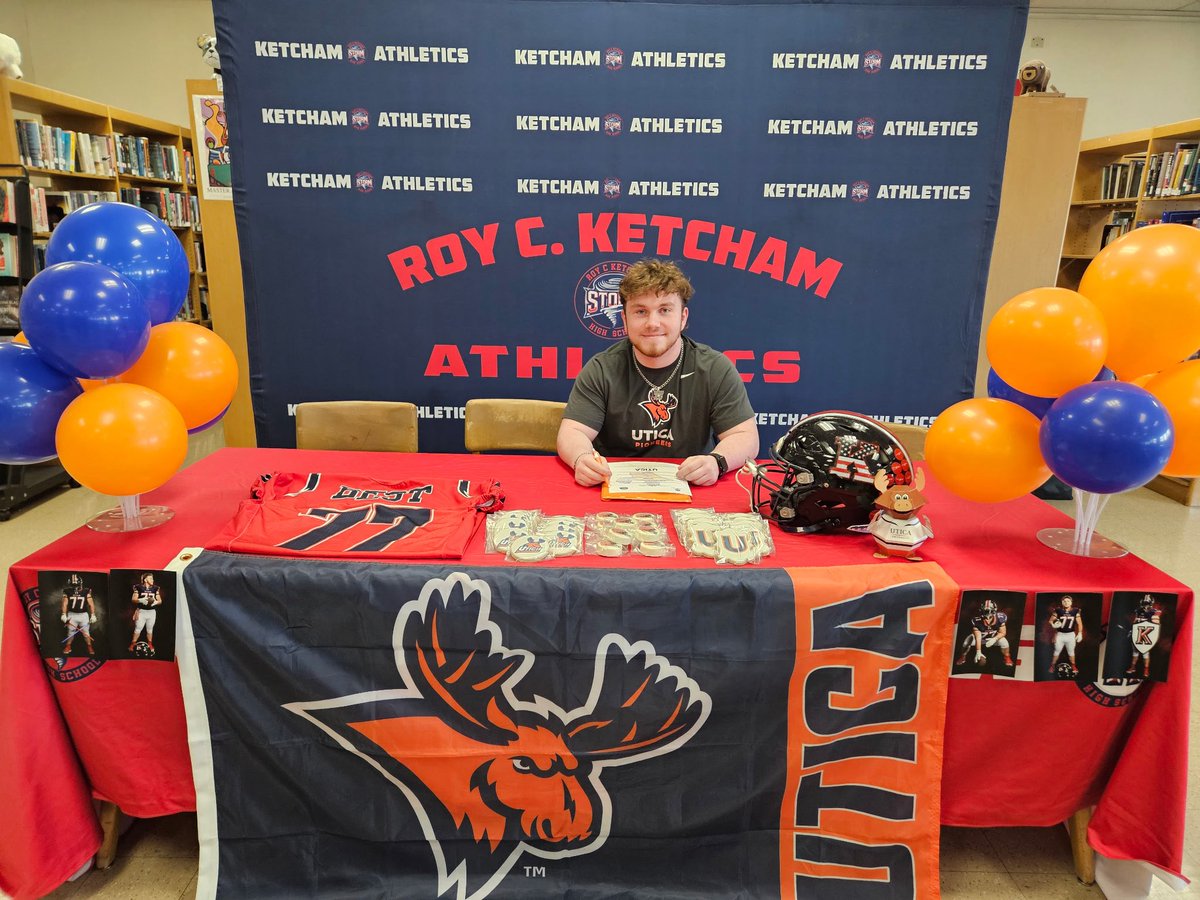 DomBest76's tweet photo. Happy to have my official signing to Utica today! Can’t wait to come up and play!
@RCK_Football @Utica_Football @Utica_Pioneers @CoachFaggiano @CoachZenelovic @LoganKraft19  @jr_gennaro5567 https://t.co/EqsiAg7ZUq
