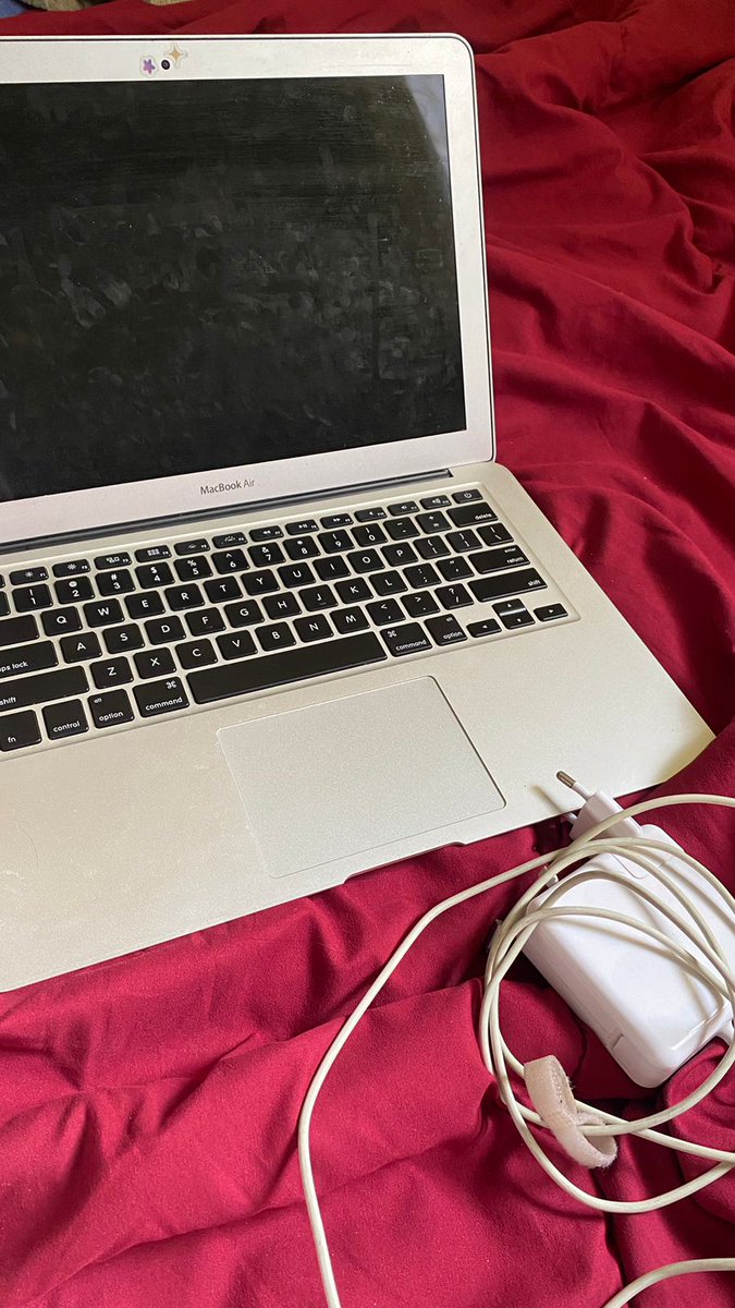 Godismybos's tweet image. Wts macbook 

•Nama Barang: Macbook Air 13inch 2017
•Keterangan:
MacOs Monterey, RAM 8GB, Storage 128SSD, Intel Core i5
•Minus : Kuat tanpa charger 4-5jam
•HB : 6,5jt
•HJ : 4,2t negotiable
•Alasan: sudah ganti device 
•Lokasi : Cimahi Utara

#jualmacbook #jualmac