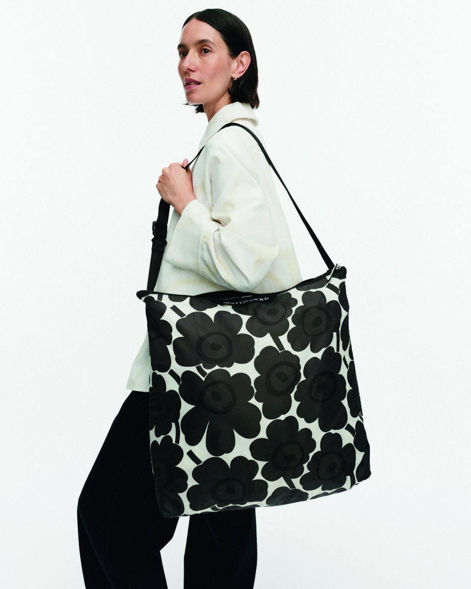 fashionjp's tweet image. 【新着】#マリメッコ（#Marimekko）人気バッグ「Neat bag」に新色登場。
日本限定ライトブルー×ダークブルーも２サイズ展開で発売🩵
パッカブル仕様でサブバッグにも◎

詳しくは🔻
soen.tokyo/fashion/news/m…
