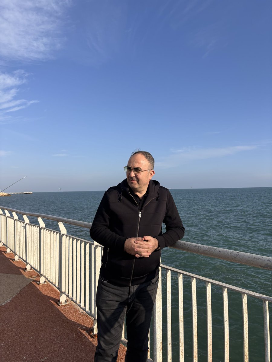 Yeni başlayan #cuma günümüz hayırlara vesile olsun. #hayırlıcumlar cümleye #günaydın