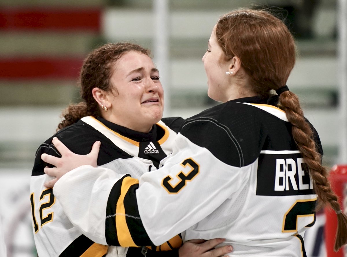 YouthHockeyHub's tweet image. GHS
Section 8A Final

FINAL: Warroad &amp;gt; East Grand Forks (5-0)

WAR: Corrington, Reese, Em. Hardwick, Lorenson, French

SOG: 42-18 Warriors

The Warriors are headed to STATE!