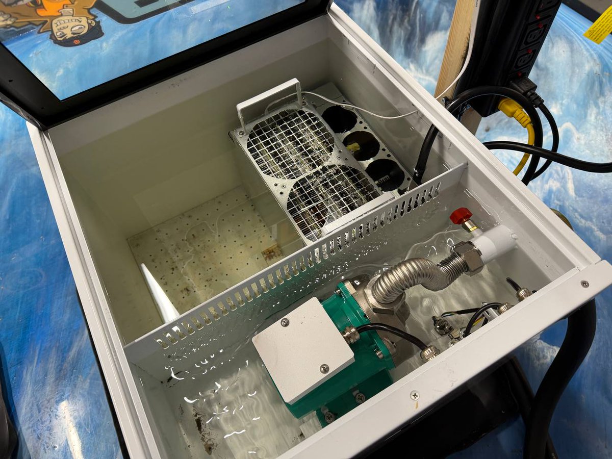 TheHobbyistMiner tweet media