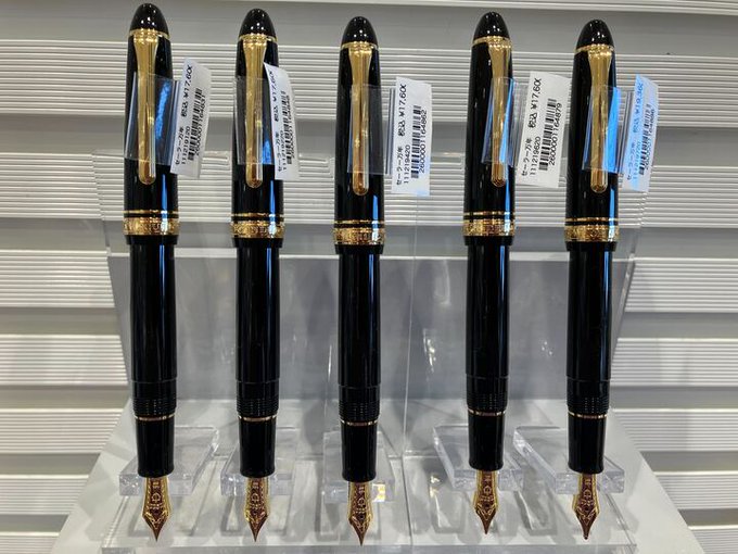 🖋️ いつもの一筆を、特別な時間に。

対象の国産万年筆
＼ 1万円以上で20％OFF ／

〈対象ブランド〉
パイロット・セーラー・プラチナ
ご好評につきキャンペーン延長中📢

🗓 2025/11/29〜2026/2/28
この機会に、憧れの一本を。
#万年筆のある生活 #高級文具