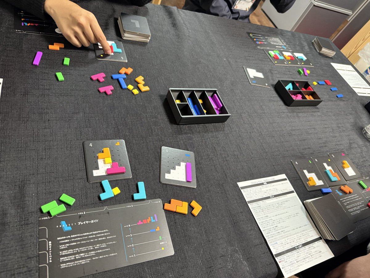 boardgame_guild's tweet photo. 昨日は木曜ボドゲ会ありがとうございました！
次回2/19(木)19:30〜23:00💡

また2/28(土)は12時間会！
前半の部:am10:00〜16:00
後半の部:16:00〜22:00
※両部参加大歓迎🙌
会場:東京都港区西新橋
参加費:各部1,000円
ボドゲ200個以上有り！持込み大歓迎🙌
お申込みはこちら💡
https://t.co/w3KBGyIK2m https://t.co/RFwLlMDtgk