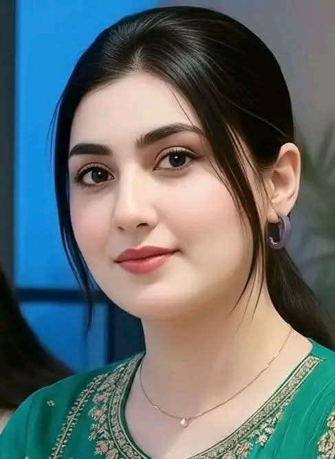 कर्म अगर शुभ हों, तो 
किस्मत भी चरणों में होती है....
नियत अगर निर्मल हो, तो 
हर आंगन मथुरा-काशी होती है.
Suprabhat aap sabhi ko