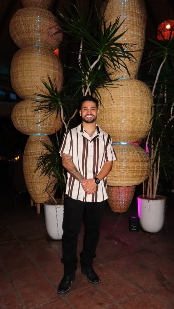 5’4 on a good day. tweet media