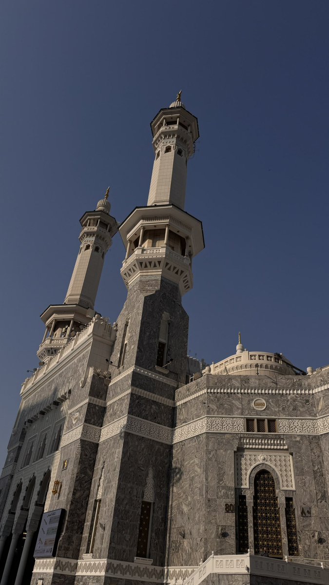 ro00or_2's tweet photo. شعور جميل الله يناديك وإنت تلبي له وتروح لآطهر بقاع الآرض والله متكفل فيك يا إن شعور جميل يا رب يا رب ثبت قلبي على دينك🍂 https://t.co/QnmQYRElBL