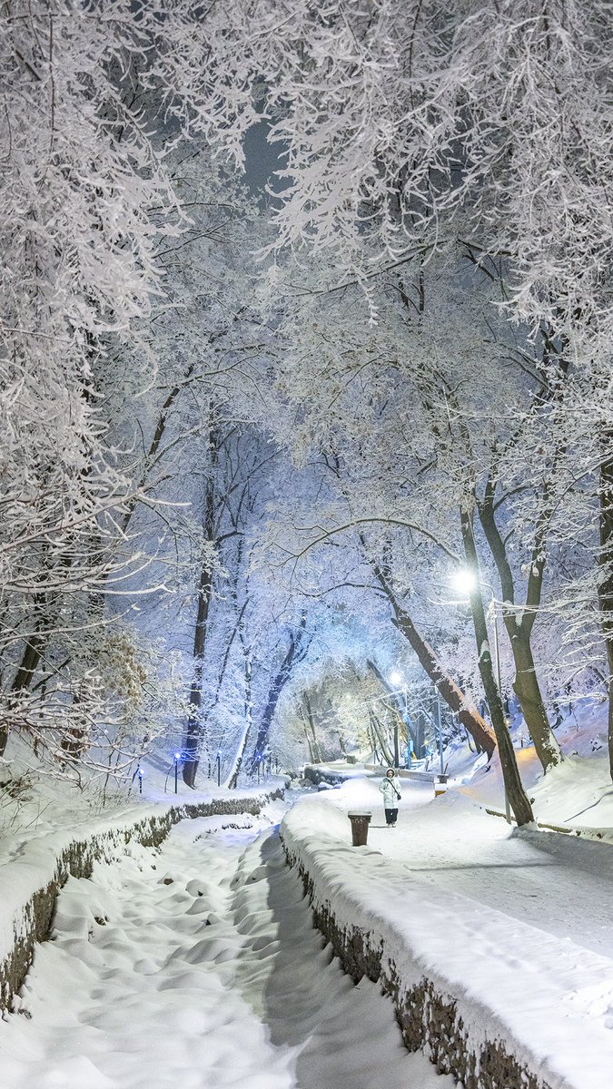 Погода напоминает зимние времена из детства...♡