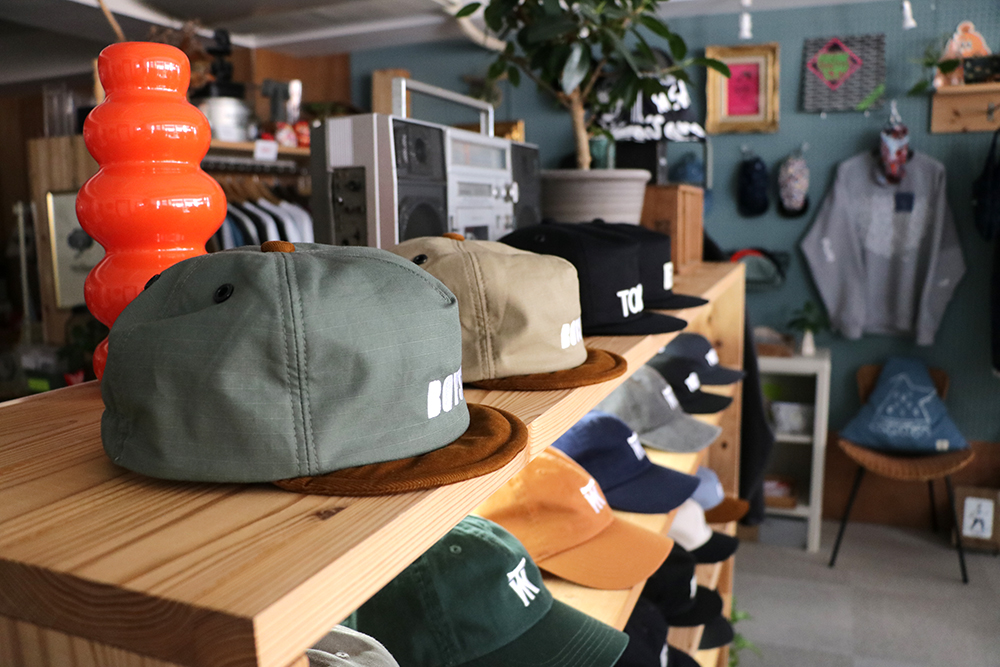 只今OPEN致しました☆ 新しいシーズンに向けちょっぴり店内もリフレッシュ🌿 今夜も7時まで営業しております☀️