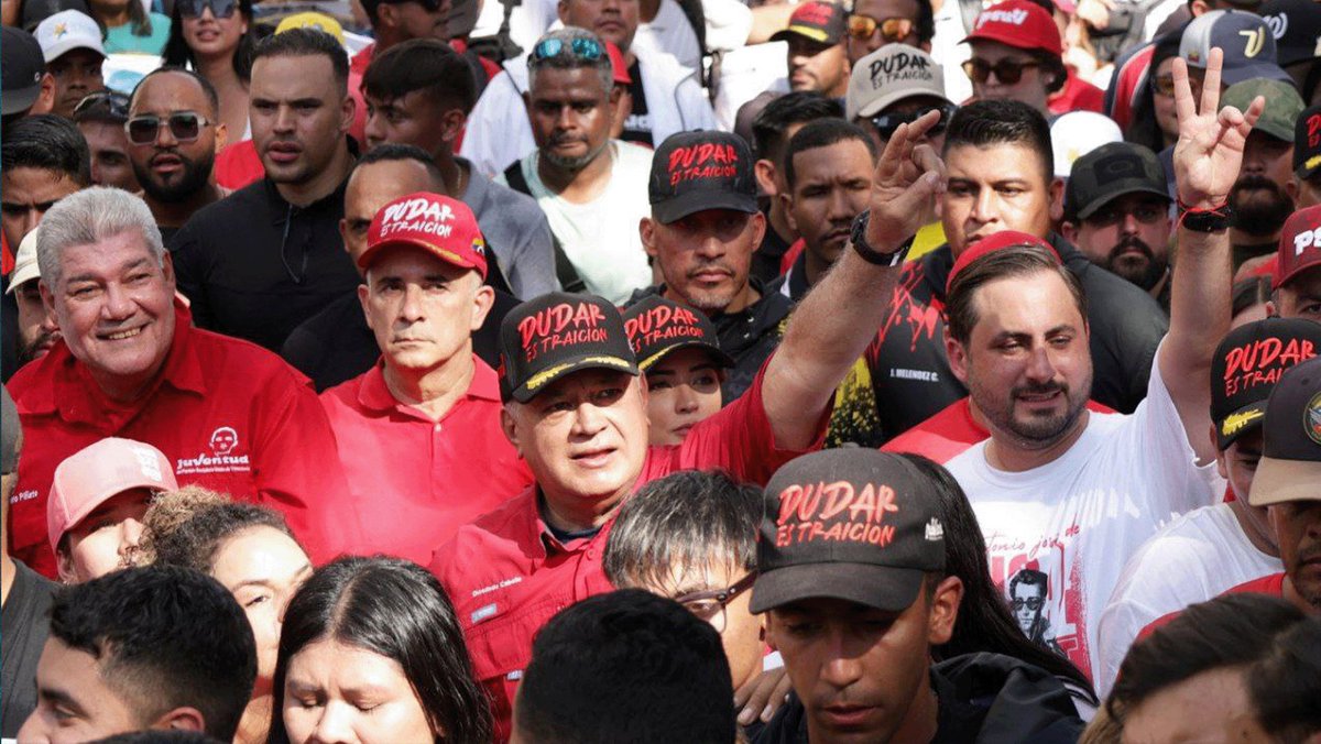 El secretario general del Partido Socialista Unido de Venezuela (PSUV), Diosdado Cabello Rondón, durante la marcha de la Juventud, en respaldo al presidente Nicolás Maduro, aseguró que a la Revolución Bolivariana está presente en la calle, bajo el liderazgo que dejó el Comandante