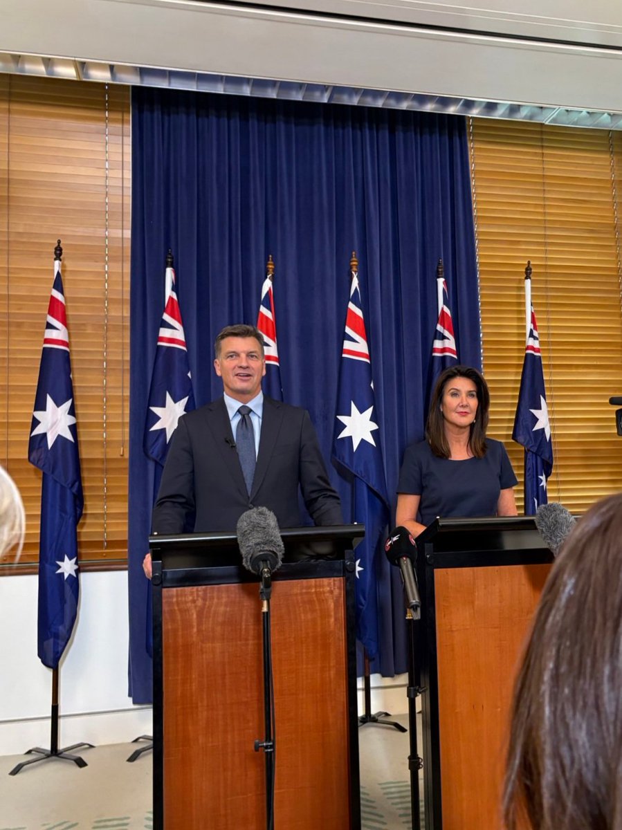 Miss Polly 🖤💛❤️ tweet media