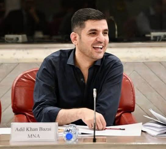 برائے مہربانی عادل خان بازئی کے لیے آواز اٹھائیں۔🚨🚨🚨
عادل خان بازئی کافی عرصے سے منظرِ عام سے غائب تھے، اور اب معلوم ہوا ہے کہ وہ Lymphoma (بلڈ کینسر) جیسے خطرناک مرض سے لڑ رہے ہیں۔
بدقسمتی سے عادل کا نام ای سی ایل میں شامل ہونے کی وجہ سے انہیں بیرونِ ملک علاج کے لیے جانے کی