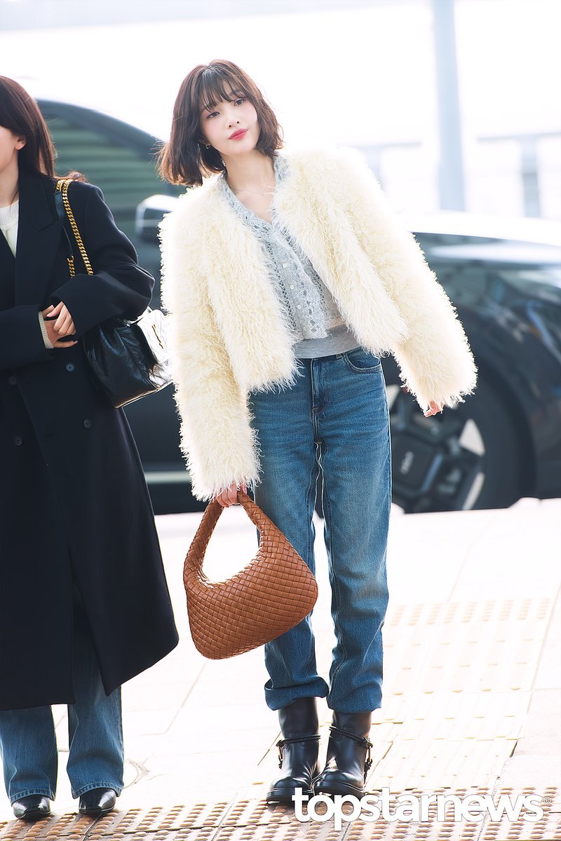 [HD포토] 레드벨벳 조이, ‘뽀송뽀송 병아리’ (인천공항 출국) #인천공항 #출국 #입국 #프리뷰 #레드벨벳 #RedVelvet #조이 #JOY topstarnews.net/news/articleVi… <- Original Photo