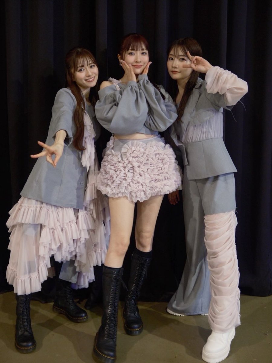 sumiredooon's tweet photo. 【ツアー情報】

SILENT SIREN LIVE TOUR 2026 “TRIANGLE”🪄︎︎◝🔺
16ヶ所をまわるツアーです！
最高のアルバムをもって今までにないツアーをしますᐡ⸝⸝>  ̫ <⸝⸝ᐡ♡
私たちが信念をもって続けてきた音楽と新しいことへの挑戦の音楽を届けます🎀

是非お越しください！
初日は私の地元の郡山！！平日ですが😭‼️‼️‼️‼️よろしくお願いします🥹♥️

【各プレイガイド抽選先行（対象公演：5/1福島公演～6/20群馬公演まで）】

申込期間：2月11日(水祝)10:00〜2月16日(月)23:59
入金期間：2月20日(土)10:00〜2月23日(月祝)
※入金締切時刻はプレイガイドによって異なります。お申し込みの際に必ずご確認ください

https://t.co/xDVkoTLCqb

https://t.co/cgAsqzDYfz

https://t.co/TpGmcaPKjl

#サイサイ　#SILENTSIREN
