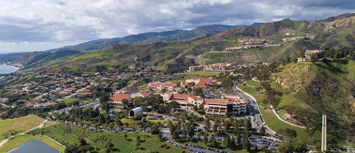 Pete4CA's tweet photo. An all-expenses paid week on our Malibu campus for college undergrads to learn applied history and American civics from top faculty, including @McCormickProf? Well...you have to apply first (deadline: MAR 2d). Seeing American civics differently from @PepperdineSPP. https://t.co/eTDSXuGcoT