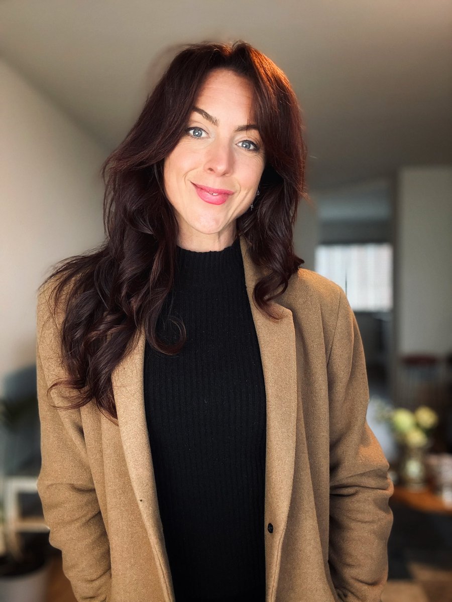 MandyRagetlie's tweet image. Soft glam, sharp focus.
Coach mode: on.
Let’s get after it today 💻💪🏻

#CoachLife #StrongBodyStrongMind #HighPerformerEnergy