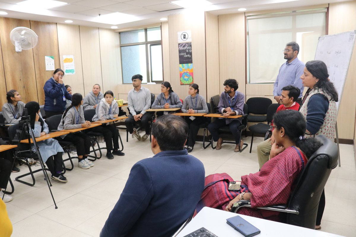 islrtc's tweet photo. Secretary, DEPwD Ms. V. Vidyavathi visited ISLRTC, reviewed key ISL initiatives & encouraged collaboration with AI/tech companies to drive innovation. She inspired students to aim high & excel.
#DEPwD #ISLRTC #IndianSignLanguage https://t.co/i2keat6a6B