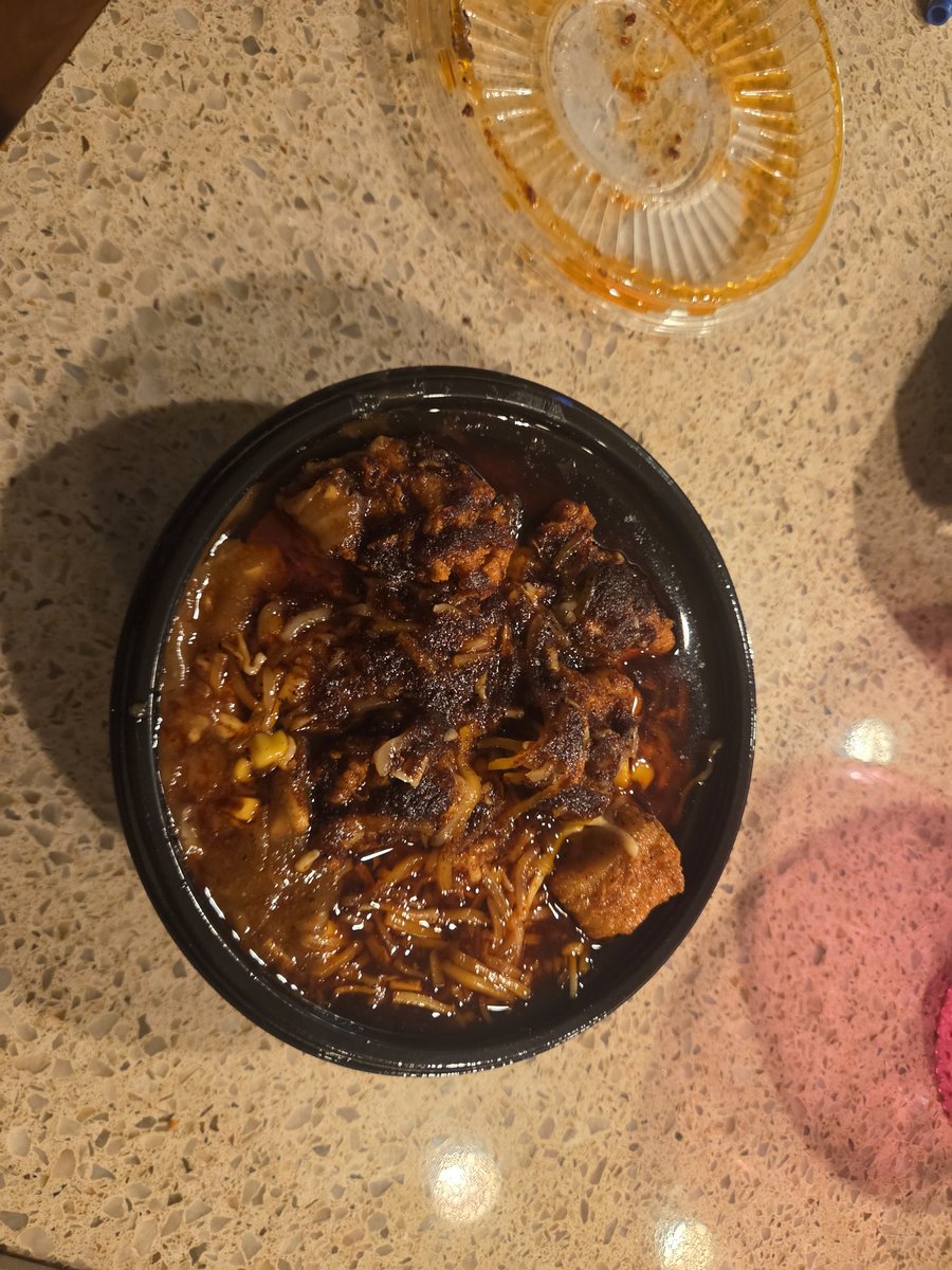 WfanU's tweet photo. @kfc you expect people to eat this? Get home only for your bowl to look like this? https://t.co/C7XMi9pCQI