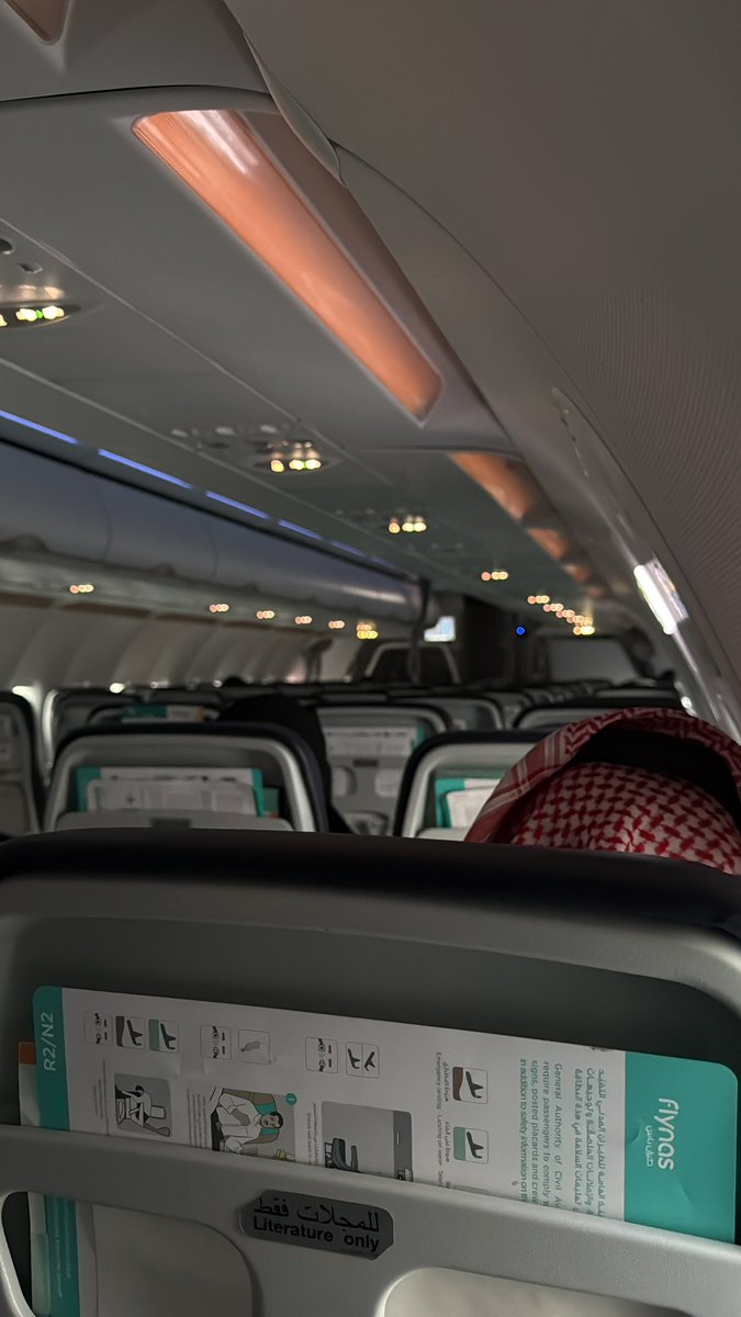 I7sonYt's tweet photo. @flynas @almatarapp 

اول شي المطار انا حجزت وحجزت شنطة فالشحن ورحت للدفع وطلعت من التطبيق بعدها دخلت ودفعت على طول متاكد ويوم وصلت المطار قالو لا مب حاجز شحن واضطريت ادفع حق الشحن مره ثانيه 

ثاني شي فلاي ناس الاقلاع الساعه 6:35 الحين الساعه 7 تقريبا وباقي شالسالفه ! https://t.co/iPe3g0OSTi