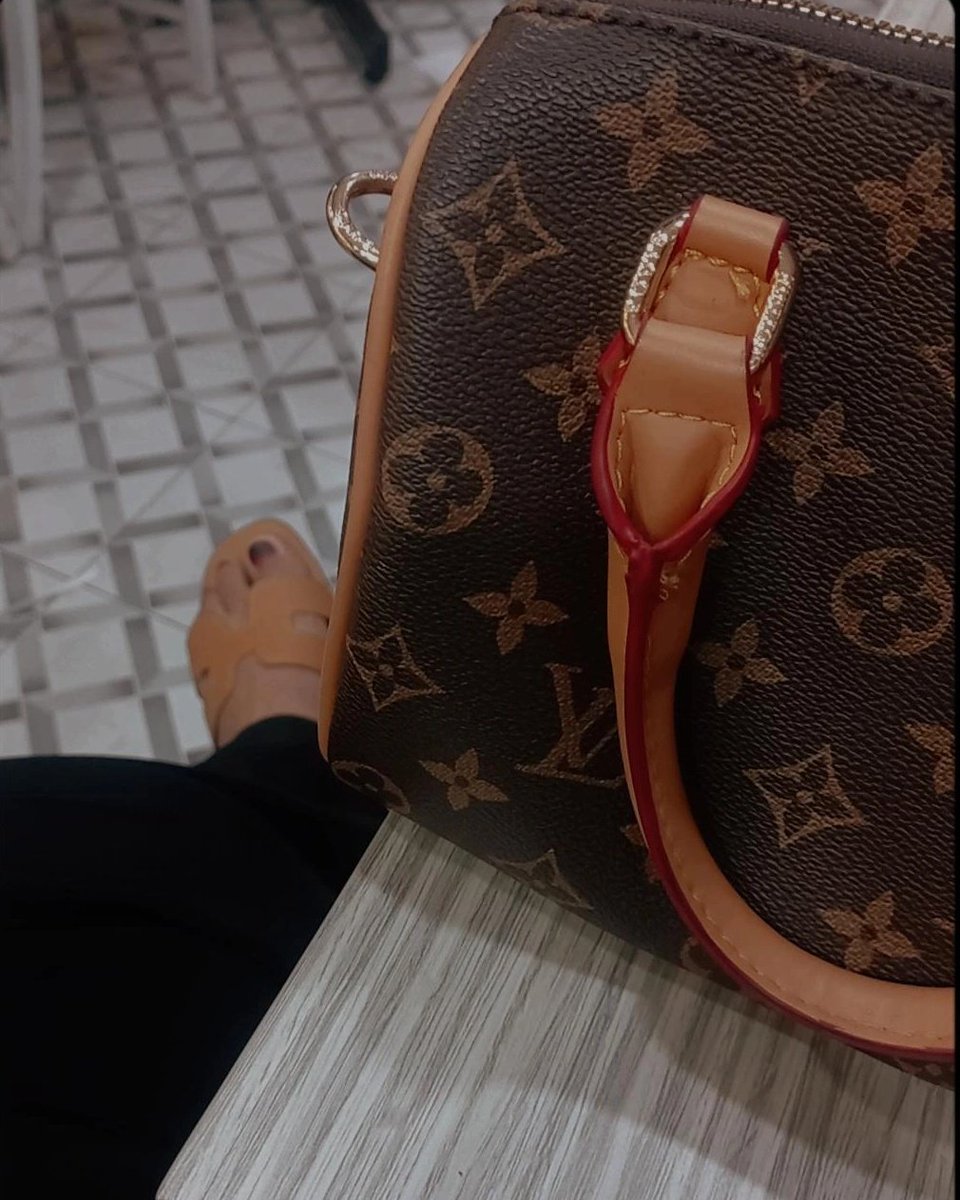 vee_alaydrux's tweet photo. Perempuan itu adalah Aurat..
Maka tutupilah mereka dengan cara membuatnya betah dirumah... https://t.co/pG79xWQA1c