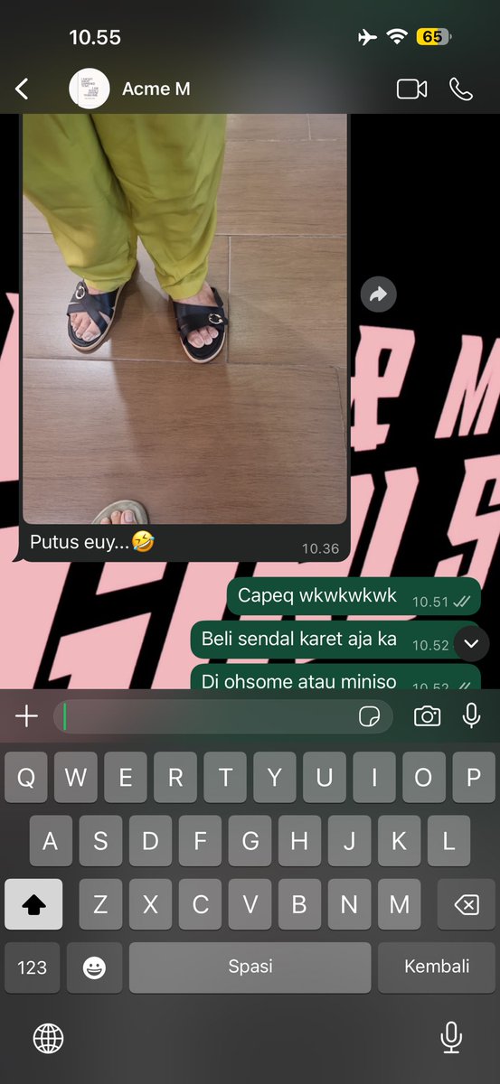 Kk gw sm nyokap lg di SMB 2, biasa nyokap gw deh. Walau nenek2 doyan beud ke mall wkwkkwkwk eh sendal yg baru gw beliin putus 🤣🤣🤣 auk ah. Gw ad kali 10 sendal udah beliin, y putus muluk. Kapoklah, mending sendal karet aja udah pny miniso atau oh some wkkwkwkwk