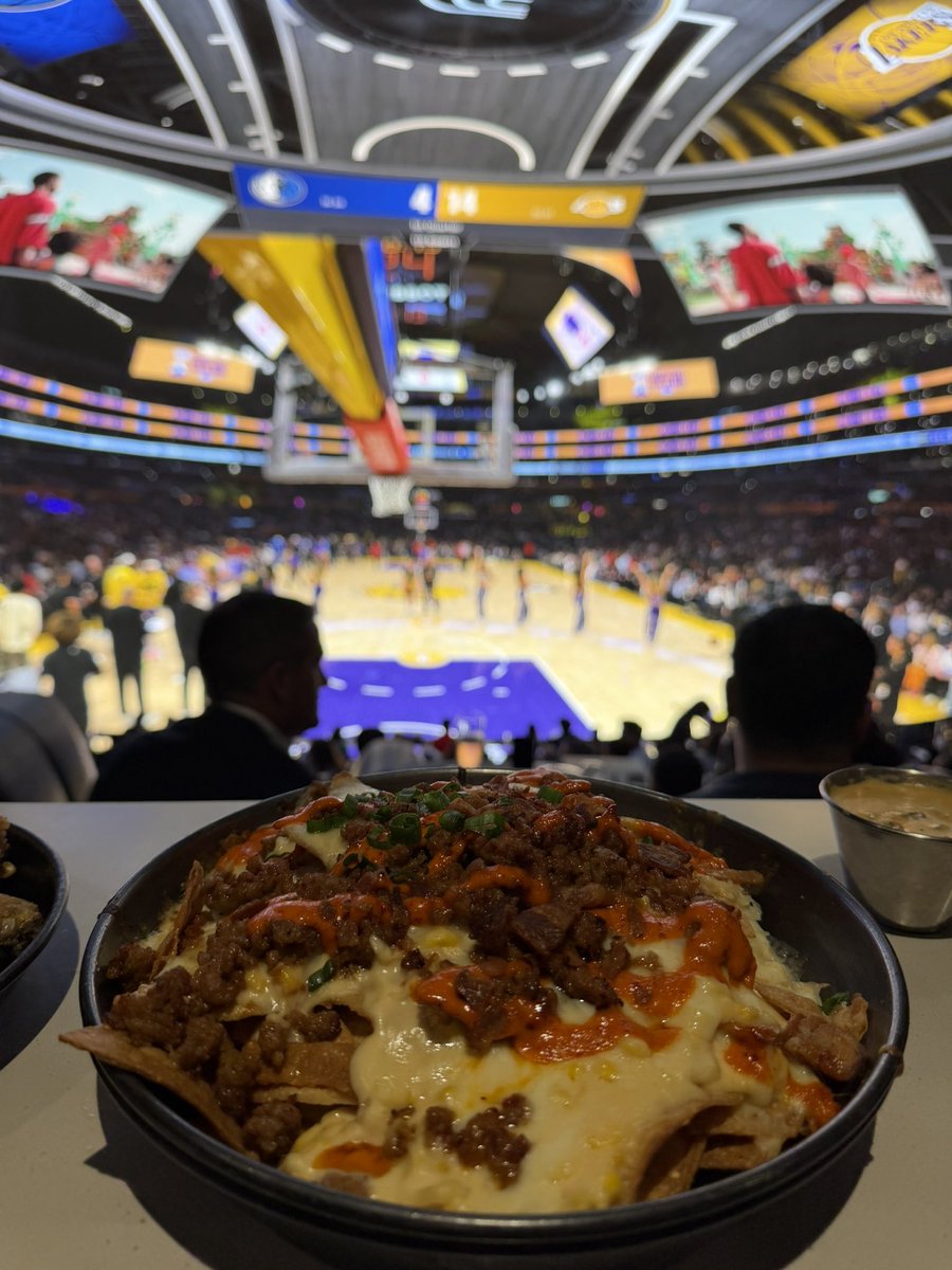 Thanks for the tickets, <a href="/ESPNLosAngeles/">ESPN Los Angeles</a>. Shoutout to lie of the day! These Korean nachos are fantastic. <a href="/EmilyHybl/">Emily Hybl</a> <a href="/VeniceMase/">Steve Mason</a> <a href="/LAIreland/">John Ireland</a>