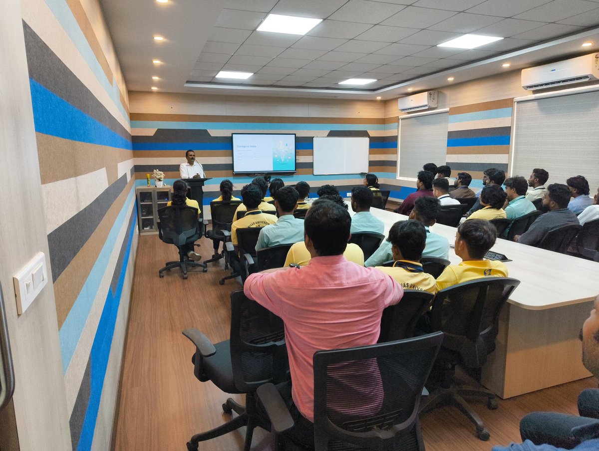 SUIET_Mukka's tweet photo. Followed by Talk on StartUp Ecosystem, students had interaction with Dr A P Achar on #StartUps. Then visited various facilities and incubators started by #AtalIncubationCentre. E&amp;C HOD Dr Naveen Kumar J R, @ProfSRK, Prof Ananthram &amp; Prof Prajwal Bhat were present.
#SUIETMukka 2/2 https://t.co/9Alij5GvY4