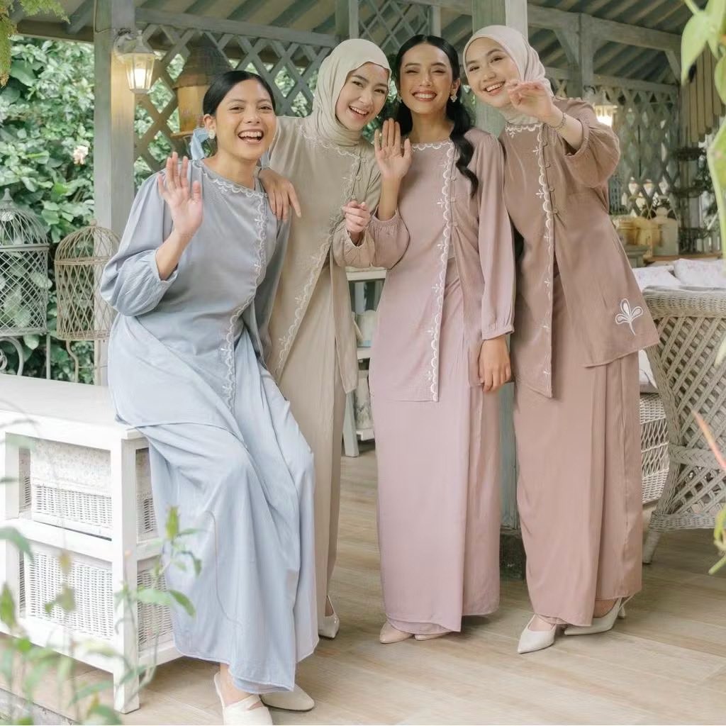 nostalgicolif's tweet photo. rekomendasi outfir lebaran : one set editions ❣️❣️

a thread https://t.co/ENWbHqIIlX