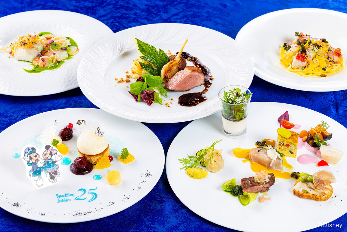 ✨25周年のきらめきをディズニーホテルでも✨

ディズニーホテルでは、4月8日から東京ディズニーシーⓇで開催されるアニバーサリーイベント「東京ディズニーシー25周年“スパークリング・ジュビリー”」をテーマにした、さまざまなコンテンツをご用意！