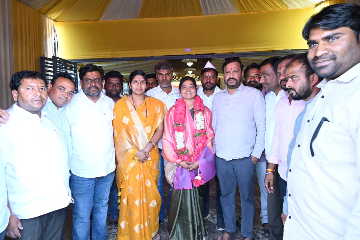 ಮಹಾರಾಷ್ಟ್ರದ ನೀಲಂಗಾ ತಾಲೂಕಿನ ಶಹಜನಿ ಔರಾದ ಜಿಲ್ಲಾ ಪಂಚಾಯತ್ ಚುನಾವಣೆಯಲ್ಲಿ ಗೆಲುವು ಸಾಧಿಸಿರುವ ಶ್ರೀಮತಿ ಯೋಗಿತಾ ಜಾಧವ ಅವರನ್ನ ಸನ್ಮಾನಿಸಿ ಶುಭಾಶಯಗಳು ಕೋರಿದೆ.ಈ ವೇಳೆ ಮುಖಂಡರು ಉಪಸ್ಥಿತರಿದ್ದರು.

#Congress