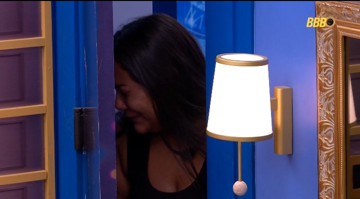 2 horas que foi eliminada na prova e está chorando , Vai se ferrar pô

Mulher chorona , se vitimizando , merece tomar uns 80 % no lombo 

Pior os patetas que compram essa mulher , vocês adoram ser feitos de trouxa   #BBB26