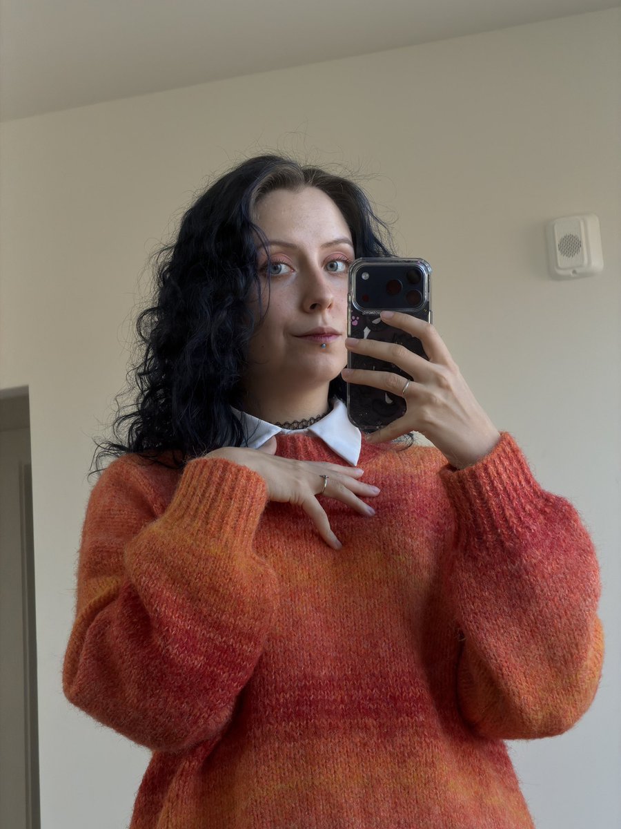 маякоська tweet media