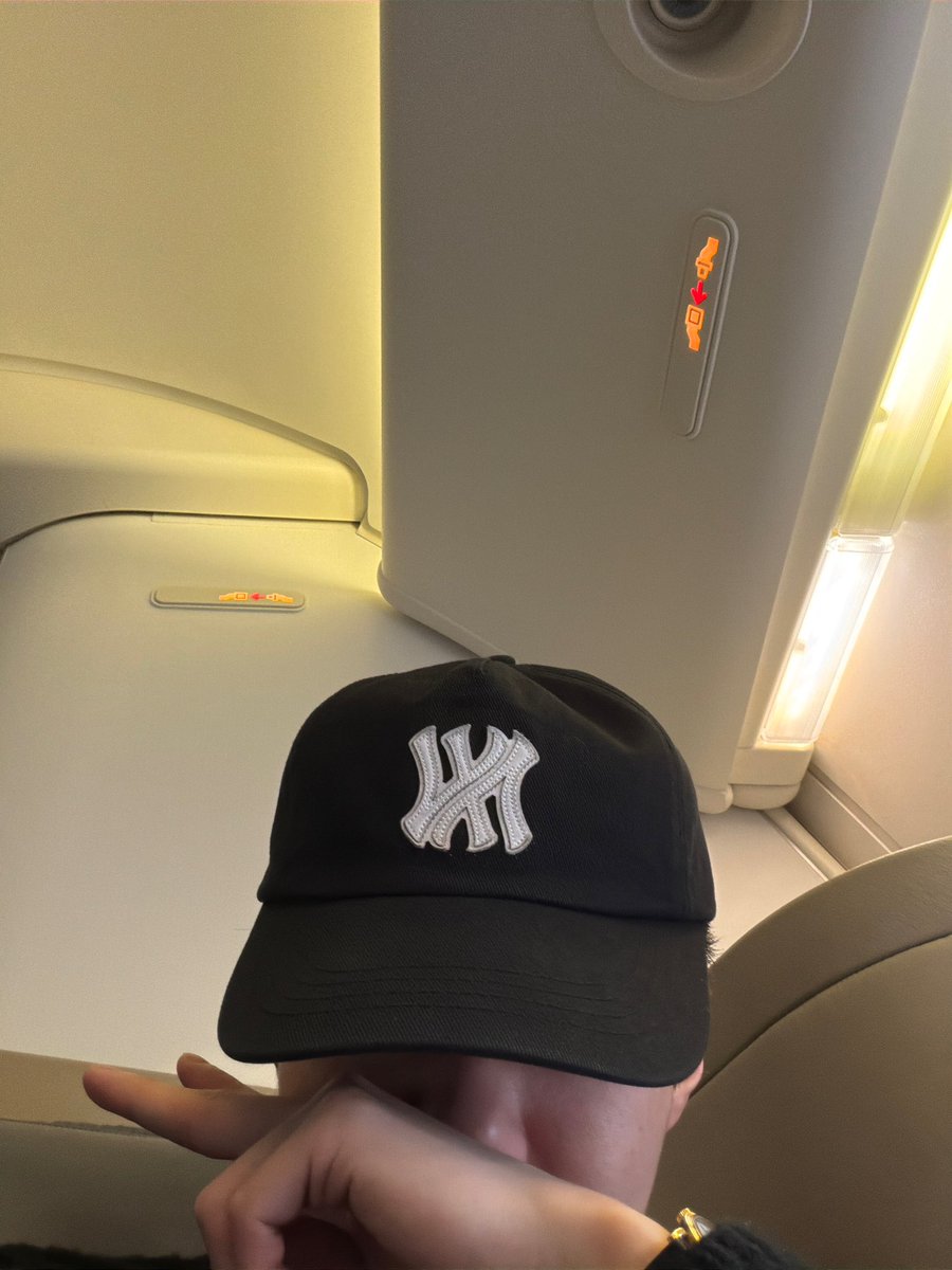 kimleeplay's tweet photo. น้อมงุงส่งเซลฟี่มารายงานตุวพี่แอ๋วไทยแล้วค้าบ ✈️🇹🇭 https://t.co/kS4Vp8NBbV