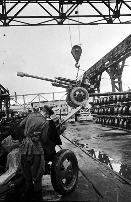 Tank_Archives's tweet image. The ZIS-3 gun was put into production before it was officially approved. Trials of this unauthorized gun were carried out, and #OTD in 1942 Beria informed Stalin that it surpassed those of the F-22 gun and it could be accepted into production. #artillery #history #WW2 #WWII