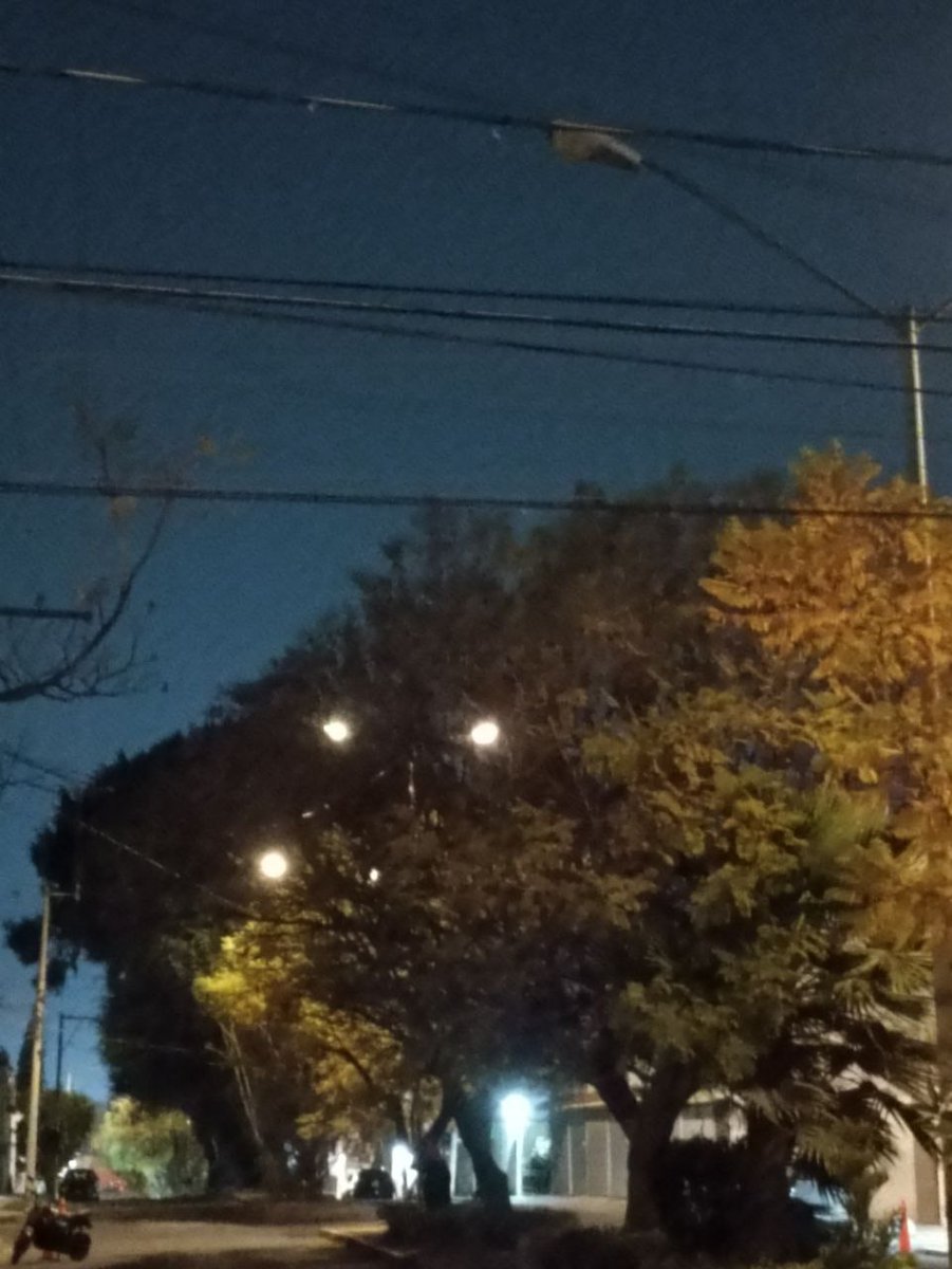 🚨 Otra más de los limitados funcionarios neo morenistas del <a href="/PueblaAyto/">Puebla Gobierno de la Ciudad</a>.

Presumen que Puebla es la Ciudad de la Luz pero en los hechos por donde sea hay luminarias apagadas como me las comparte un paisano y seguidor.

El responsable de los <a href="/Servicios_Pub/">Secretaría de Servicios Públicos</a> es <a href="/ClementeGomezM/">Clemente Gómez Medina</a>,