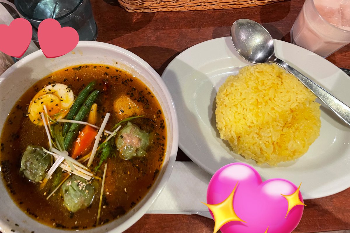 先日新宿のスープカレー屋さんの東京ドミニカ初めて行った✨

とーってもおいしかった(^^)
じんわり汗が出て体に良さそう🫶
これは期間限定の青唐カレー✨✨✨