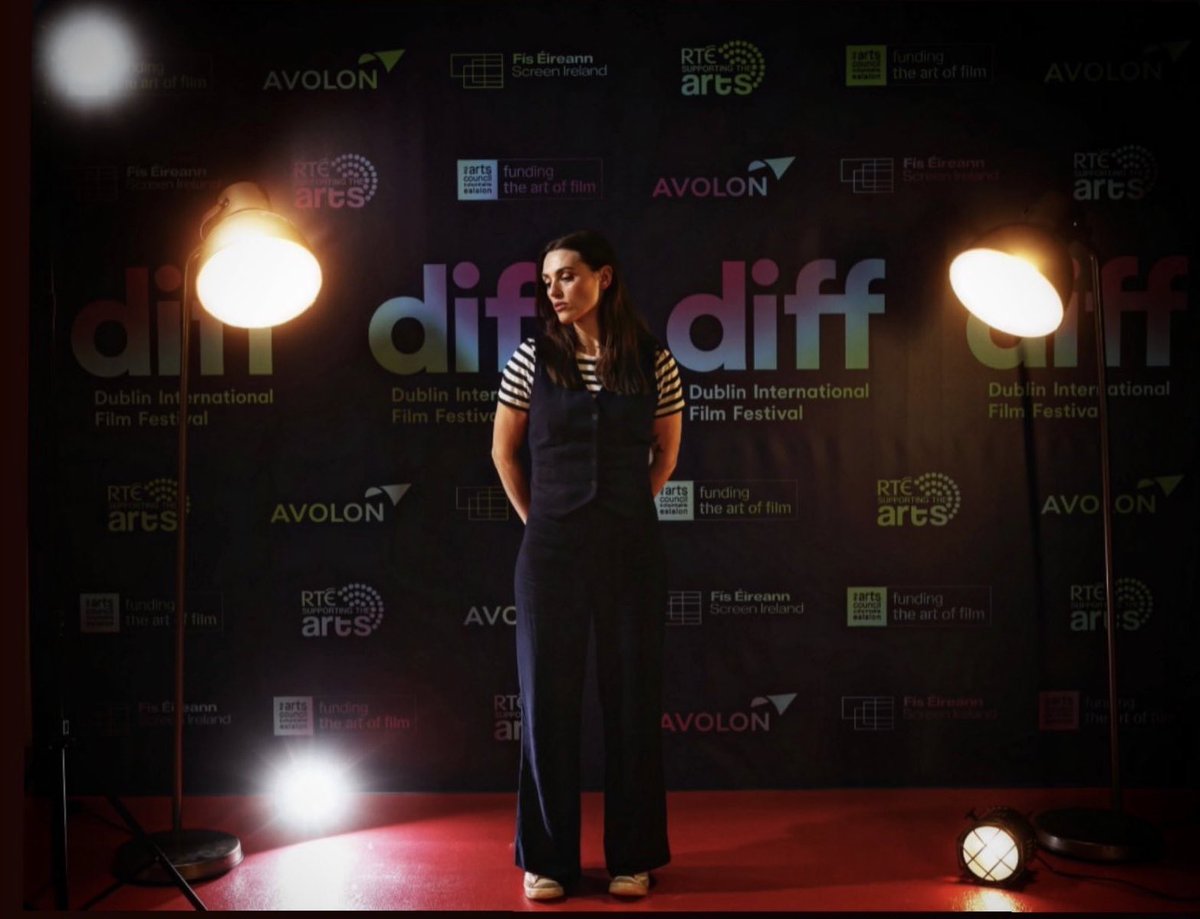 90sviola's tweet photo. HOLY FUCK EVERYONE WAKE UP ITS KATIE MCGRATH https://t.co/3a5SUzARJs