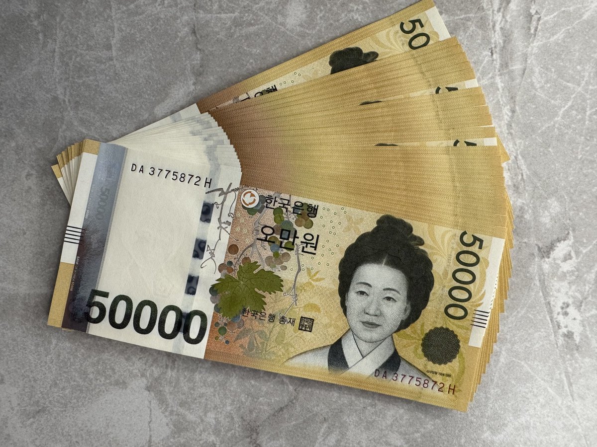 Mong2Father's tweet photo. 설날 떡값 많이 받으셨어요? 
저는 100만원 받음! https://t.co/H64d5jtbaX