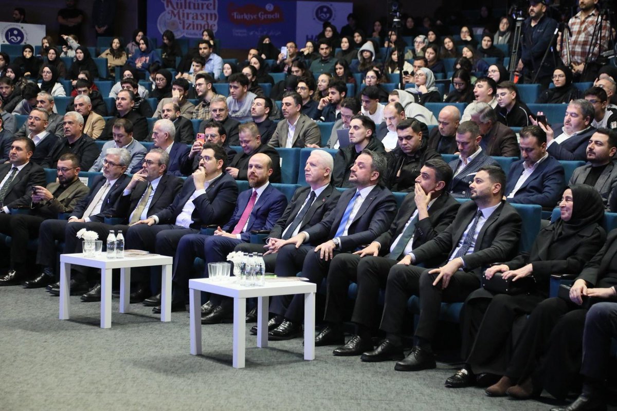 İlim Yayma Vakfı Mütevelli Heyeti Başkanı Bilal Erdoğan Cumhurbaşkanı Osmanlı Arşivi Külliyesi'nde Hayrat Vakfı ve Millî Eğitim Bakanlığı işbirliği ile Genç Hayrat’ın düzenlediği  'Kültürel Mirasın İzinde Osmanlı Türkçesi Yarışması Finali' programına katıldı.