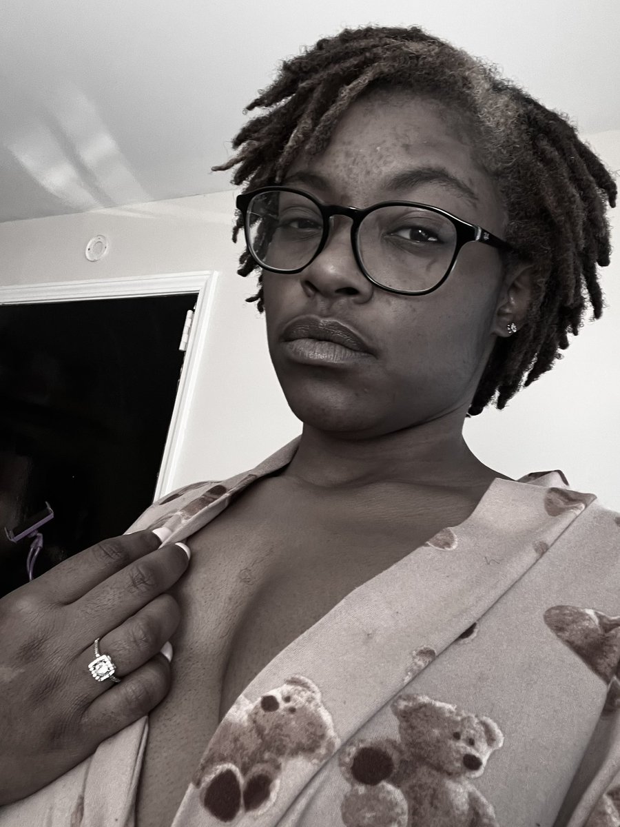 ImageMex2's tweet image. Geeky … Sexyy….Classy